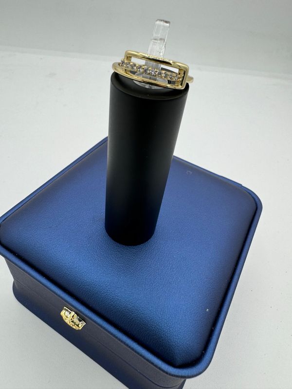 Anillo hermoso