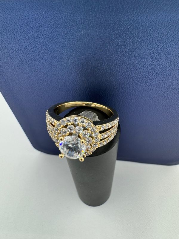 Anillo hermoso tendencia