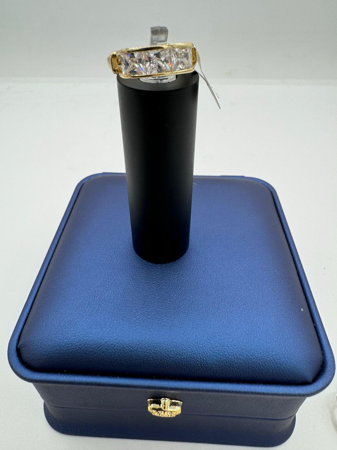 Anillo piedras