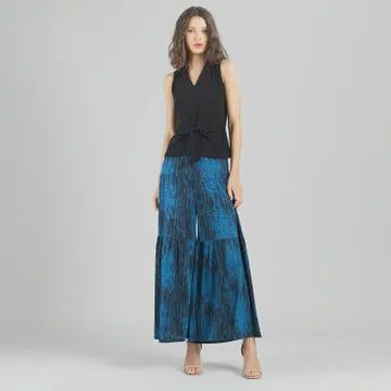 T49 - Sleeveless V-Neck Center Front Tie Top