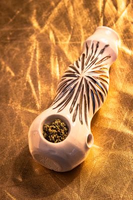 Diverse Earth Crystal Pipes Cream