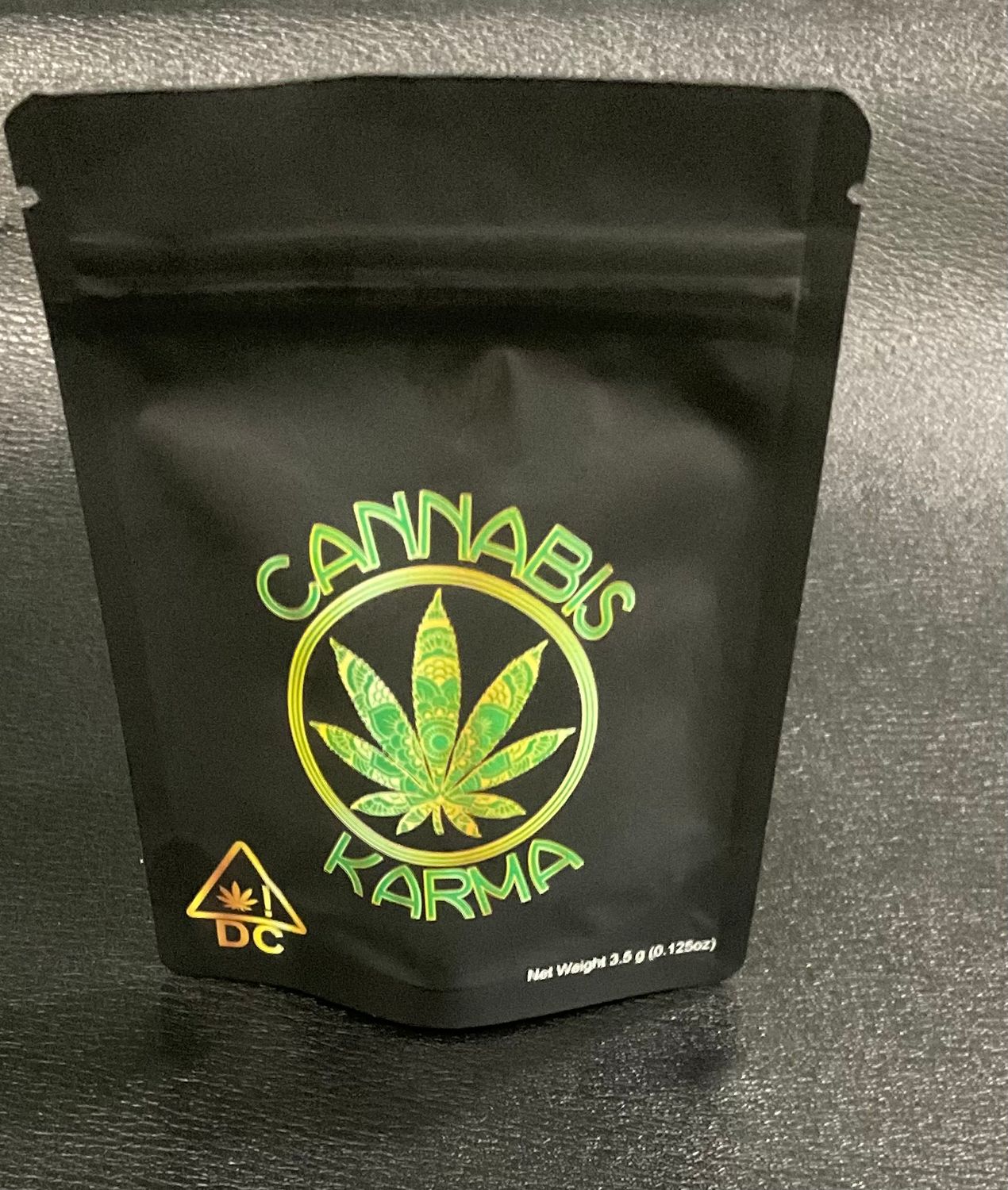 Standard Flower Wedding Pie |  3.5g | Indica