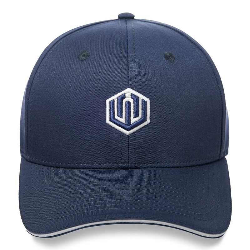 Boné aba curva estilo 6-panel rígido na cor azul marinho e com textura lisa. Na parte frontal possui bordado a logomarca da &#39;John Roger&#39; na cor branco. Na parte de trás do boné o fechamento é tipo snapback ajustável com regulador em plástico.