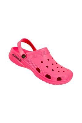 Chinelo na cor rosa pink fechado na parte frontal, mas com furos estratégicos para respiração. Possui tira traseira ajustável para maior segurança e conforto. Design leve e ventilado, ideal para uso casual e atividades ao ar livre. Marca &#39;John Roger&#39; estampada na lateral.