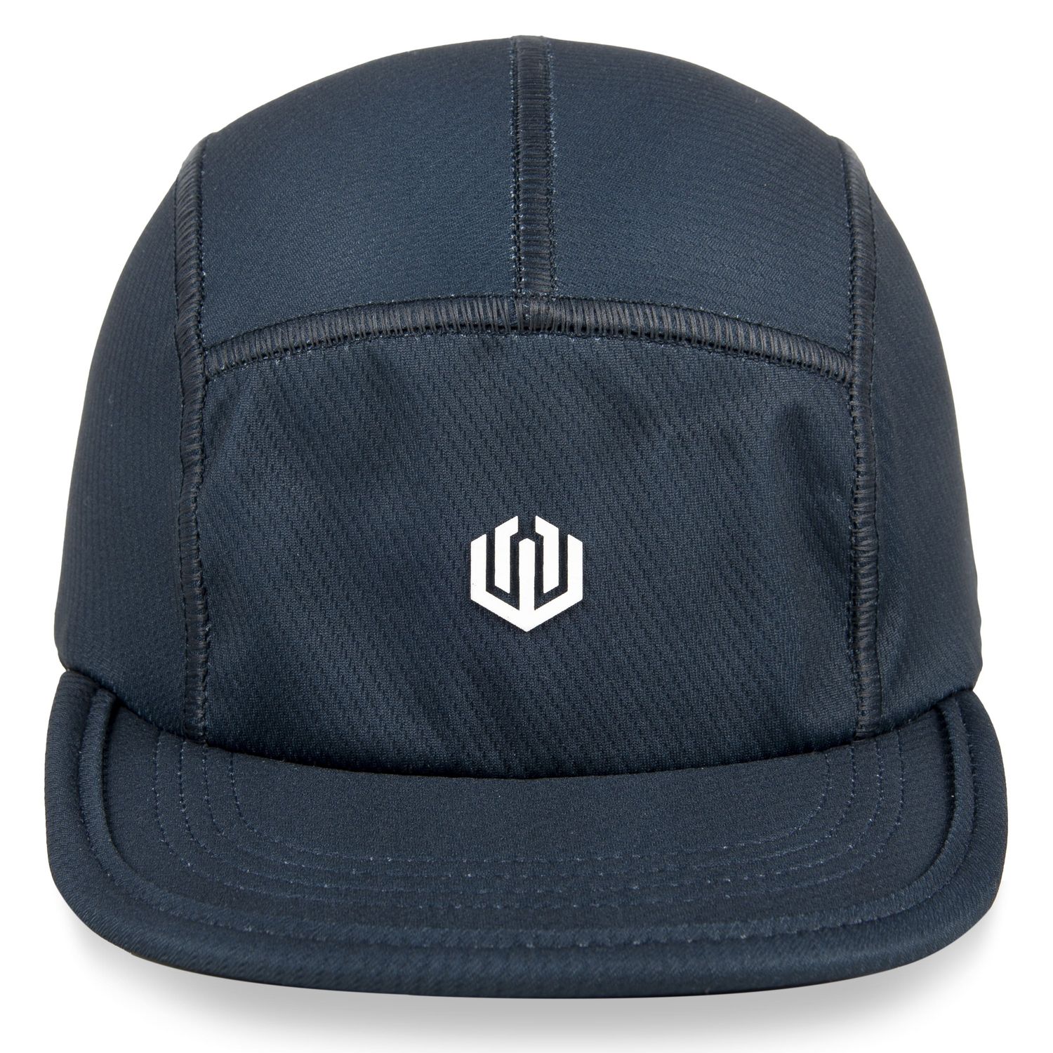 Boné do tipo 5-panel, aba reta com tecido dry-fit respirável na cor azul marinho, ideal para atividades físicas. Possui costuras bem definidas e reforçadas, especialmente nas divisões entre os painéis. Na parte frontal central possui a logomarca da &#39;John Roger&#39; em silk na cor branca. O fechamento traseiro é do tipo snapback ajustável com regulador de plástico.