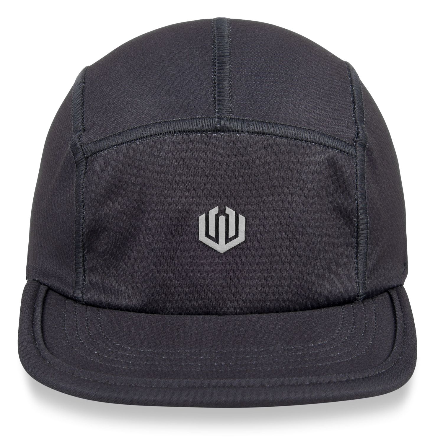 Boné do tipo 5-panel, aba reta com tecido dry-fit respirável na cor chumbo, ideal para atividades físicas. Possui costuras bem definidas e reforçadas, especialmente nas divisões entre os painéis. Na parte frontal central possui a logomarca da &#39;John Roger&#39; em silk na cor branca. O fechamento traseiro é do tipo snapback ajustável com regulador de plástico.