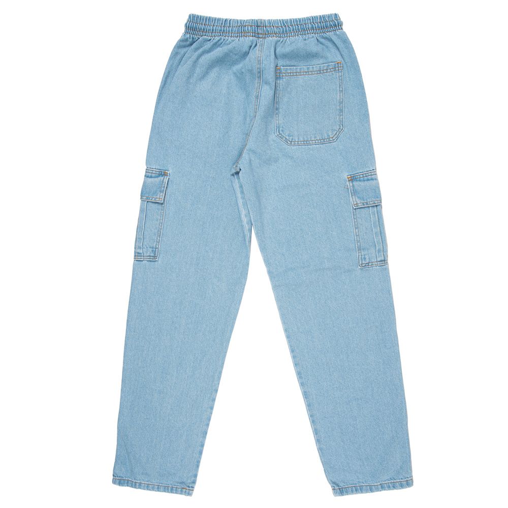PARTE TRASEIRA CALÇA RETA JEANS CLARO COM BOLSO LATERAL E CORDAO COM ELASTICO NA CINTURA 