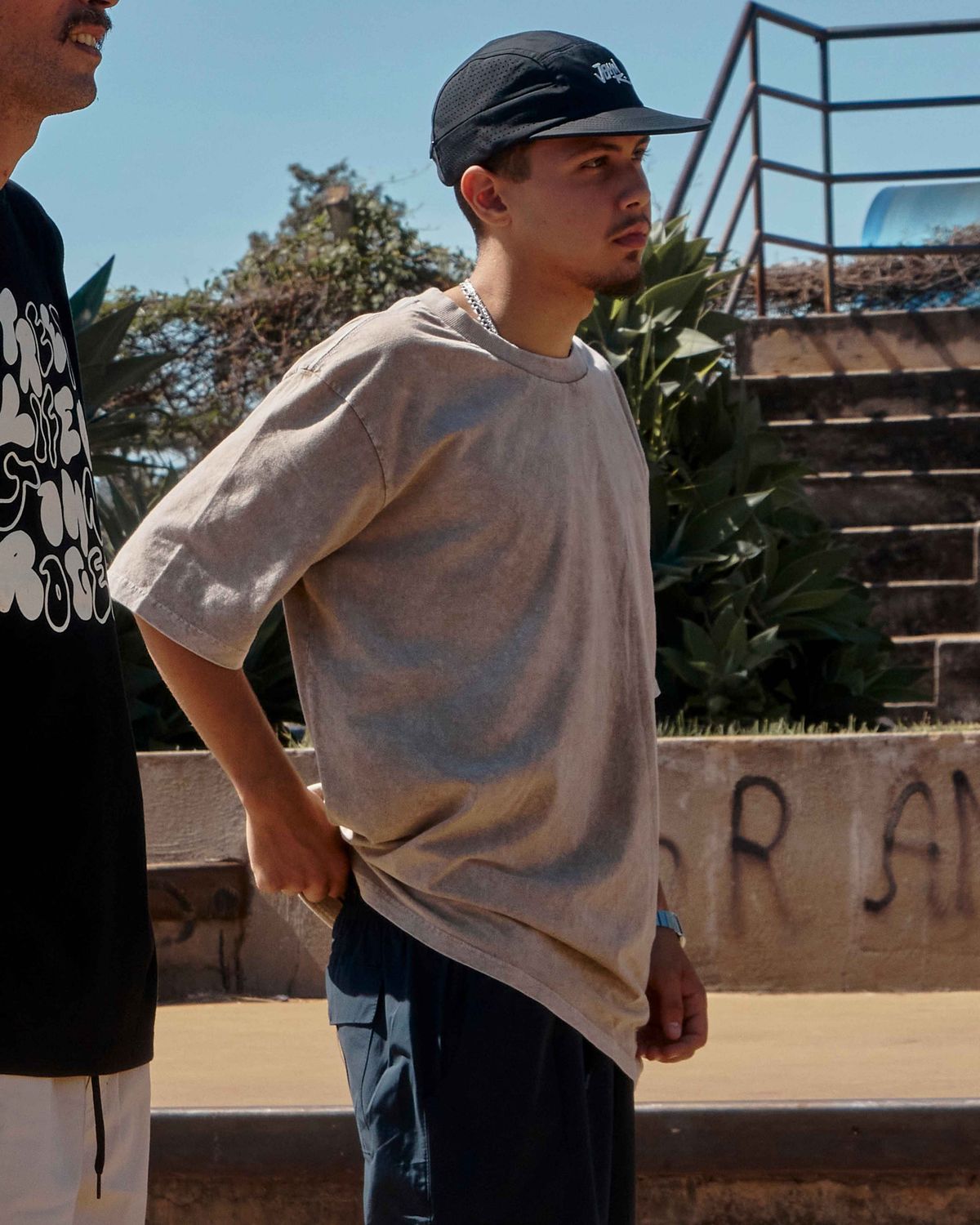 CAMISETA MARMORIZADA BORDADO - CAQUI