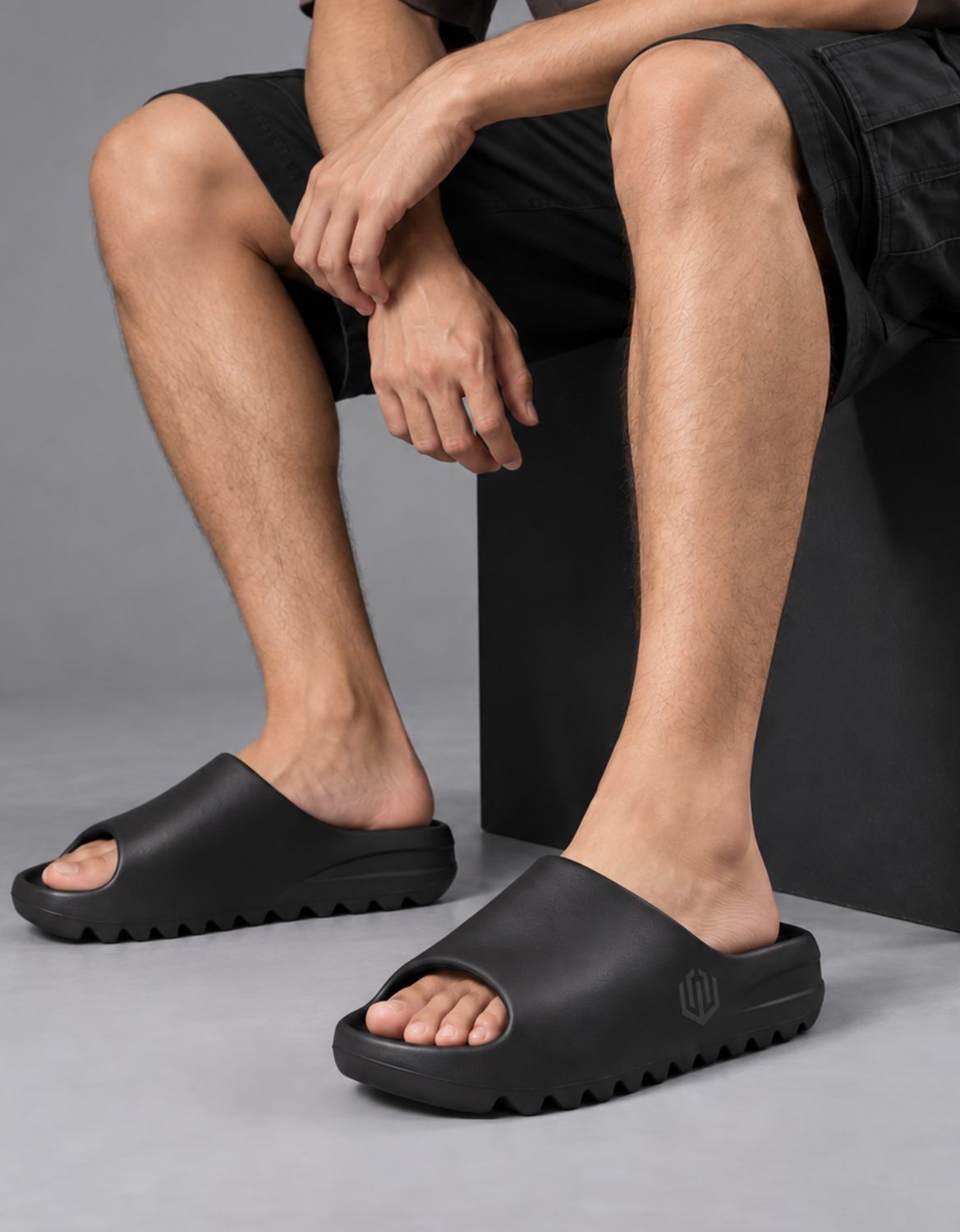 CHINELO NUVEM PILLOW JOHN ROGER - PRETO