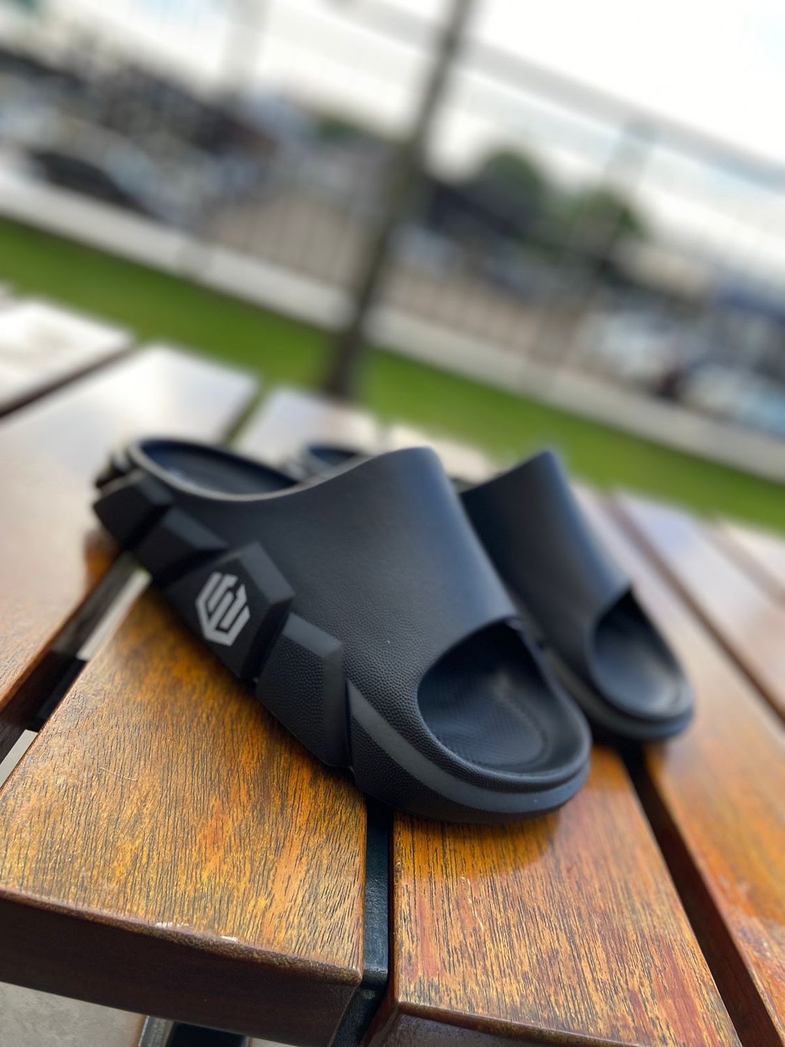 CHINELO NUVEM JOHN ROGER FLOAT - PRETO