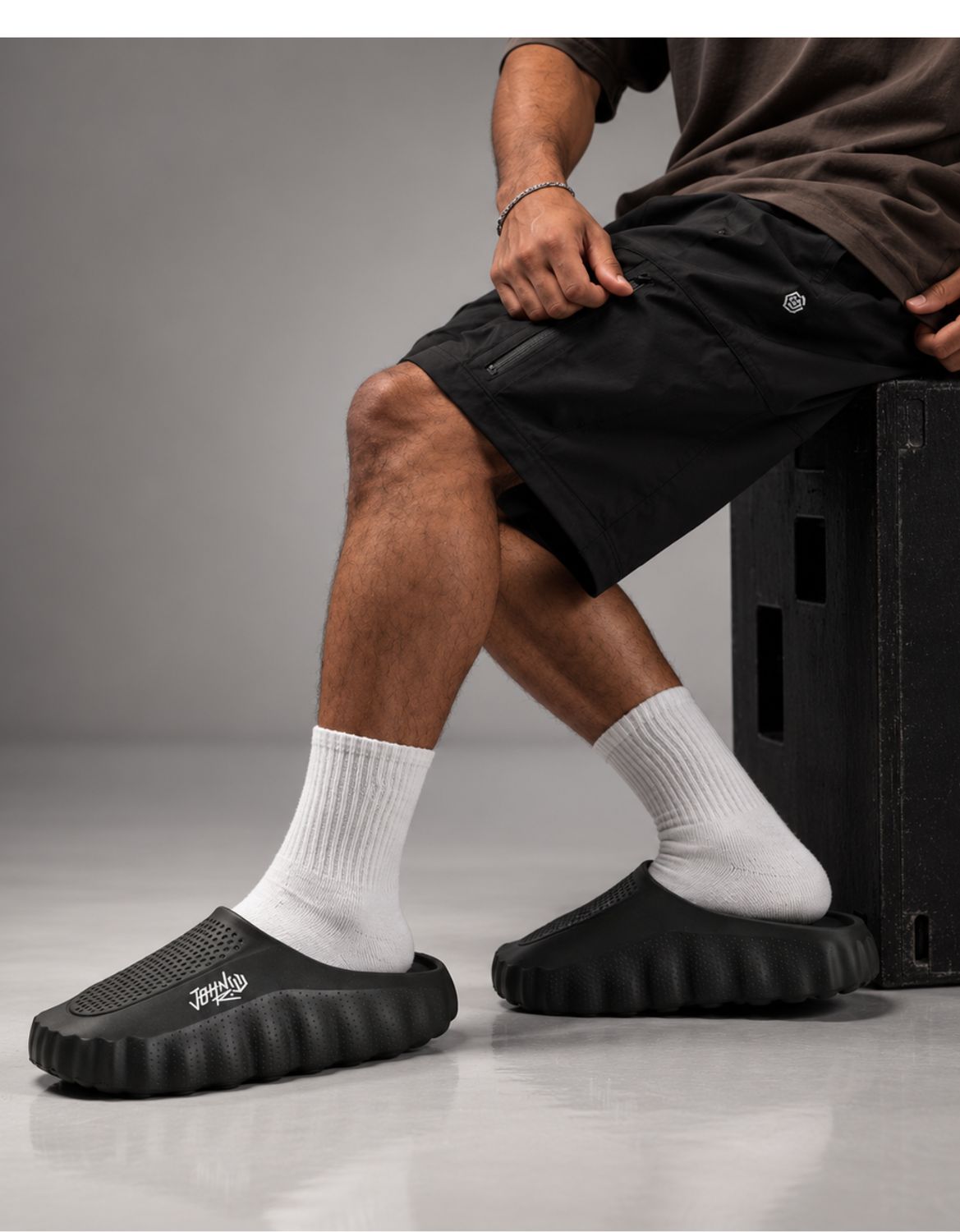 CHINELO NUVEM JOHN ROGER FUZZY - PRETO