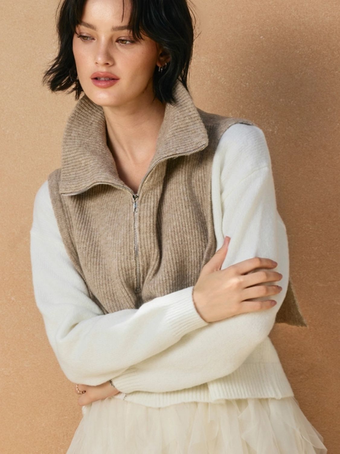 Dress Forum | Sleeveless Neck Warmer - Beige