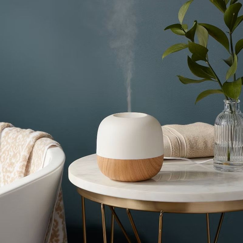 White Essential Oil Diffuser. 2 Mist Modes MSRP $29.99
