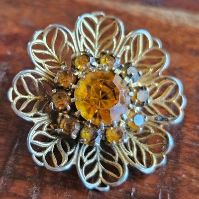 Golden Bloom of Prosperity – Vintage 1940s Magickal Brooch