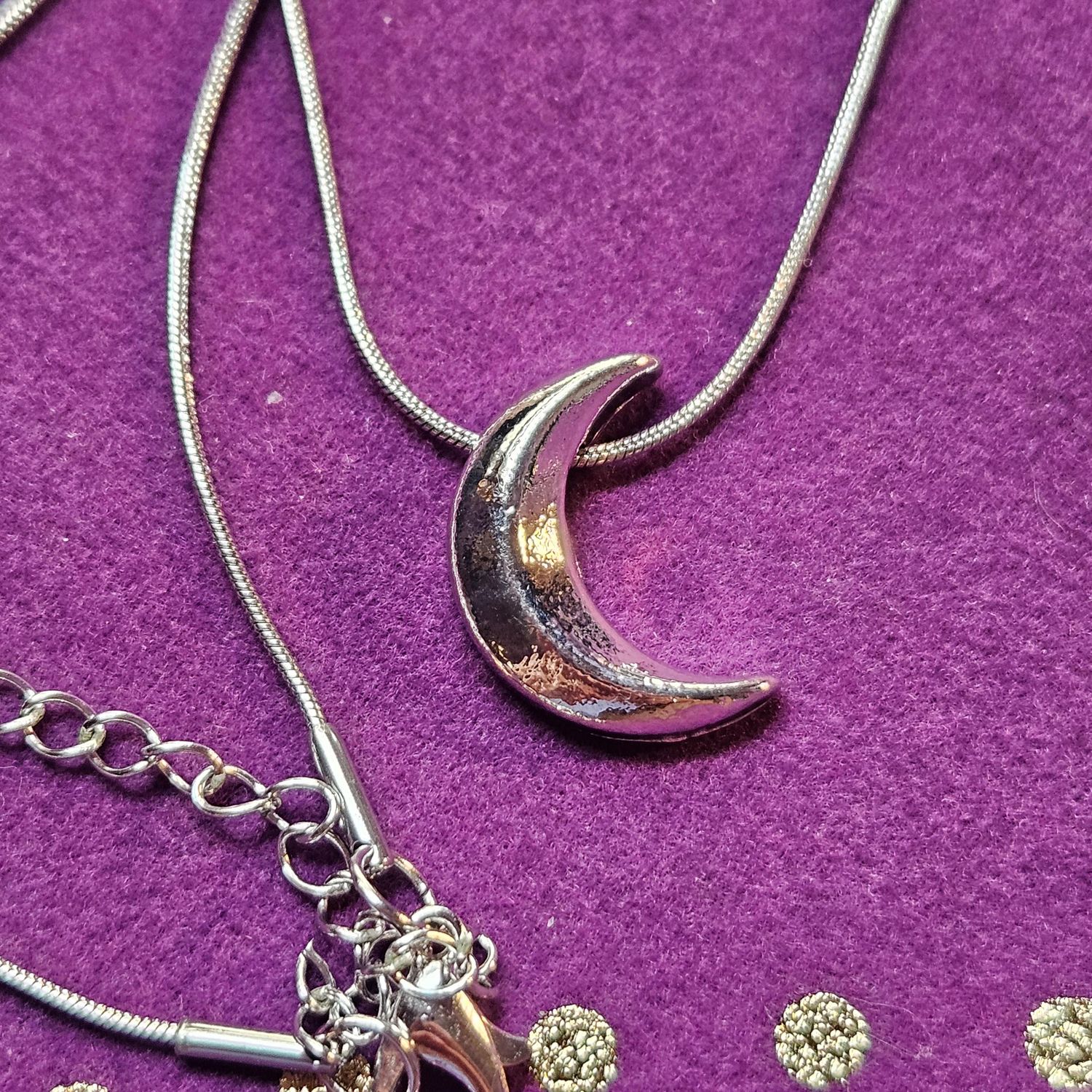 Silver Crescent Moon Necklace – Intuition and Inner Stillness Talisman