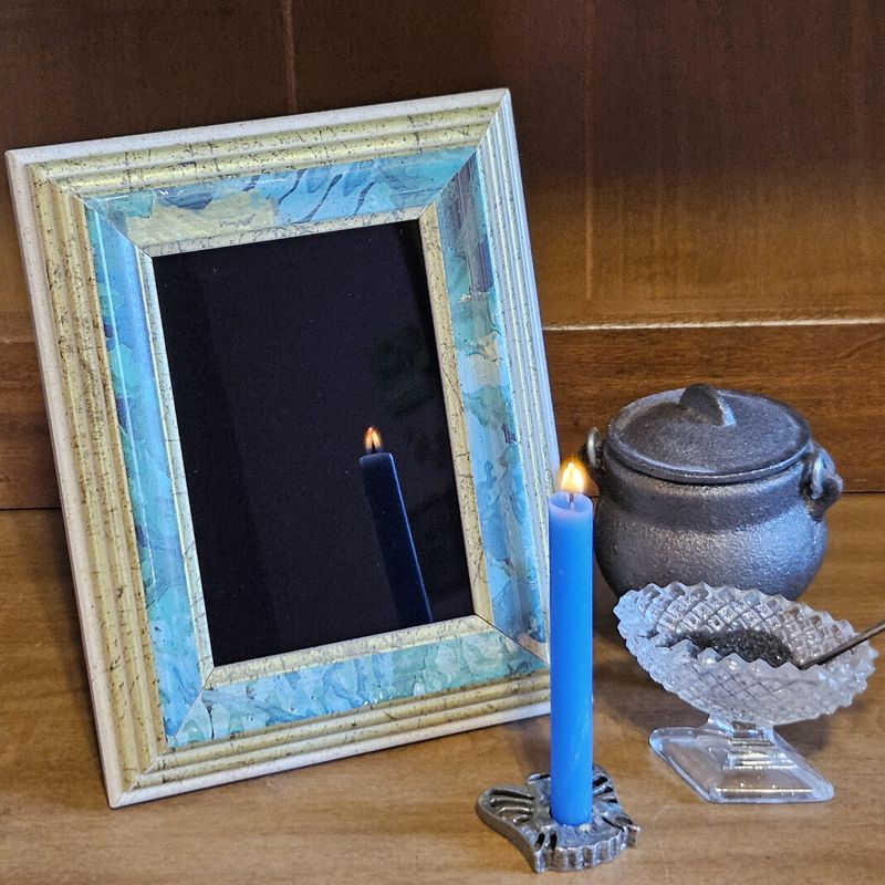 Black Scrying Mirror Divination Tool for Witchcraft, Seance, Spirit Communication, Magick, Meditation and Rituals.