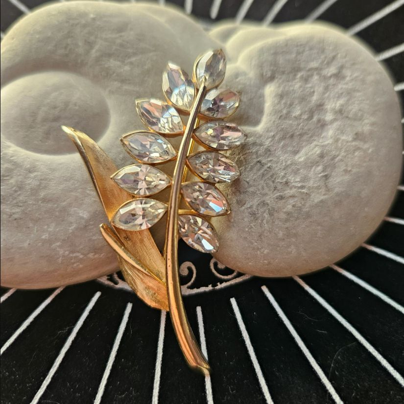 Vintage Leaf Brooch for Prosperity, Confidence &amp; Divine Flow