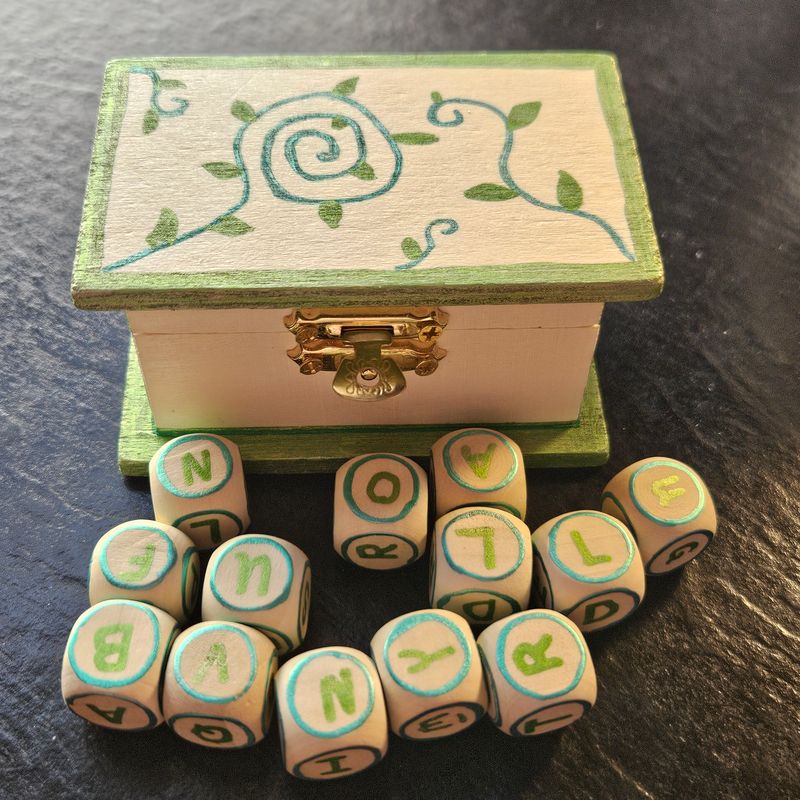 Spirit Dice for Divination with Box Storage - Vine Design