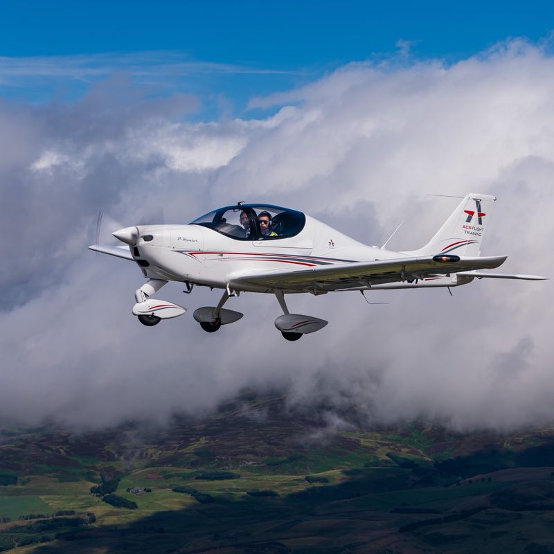 60 Minute Flying Experience for One