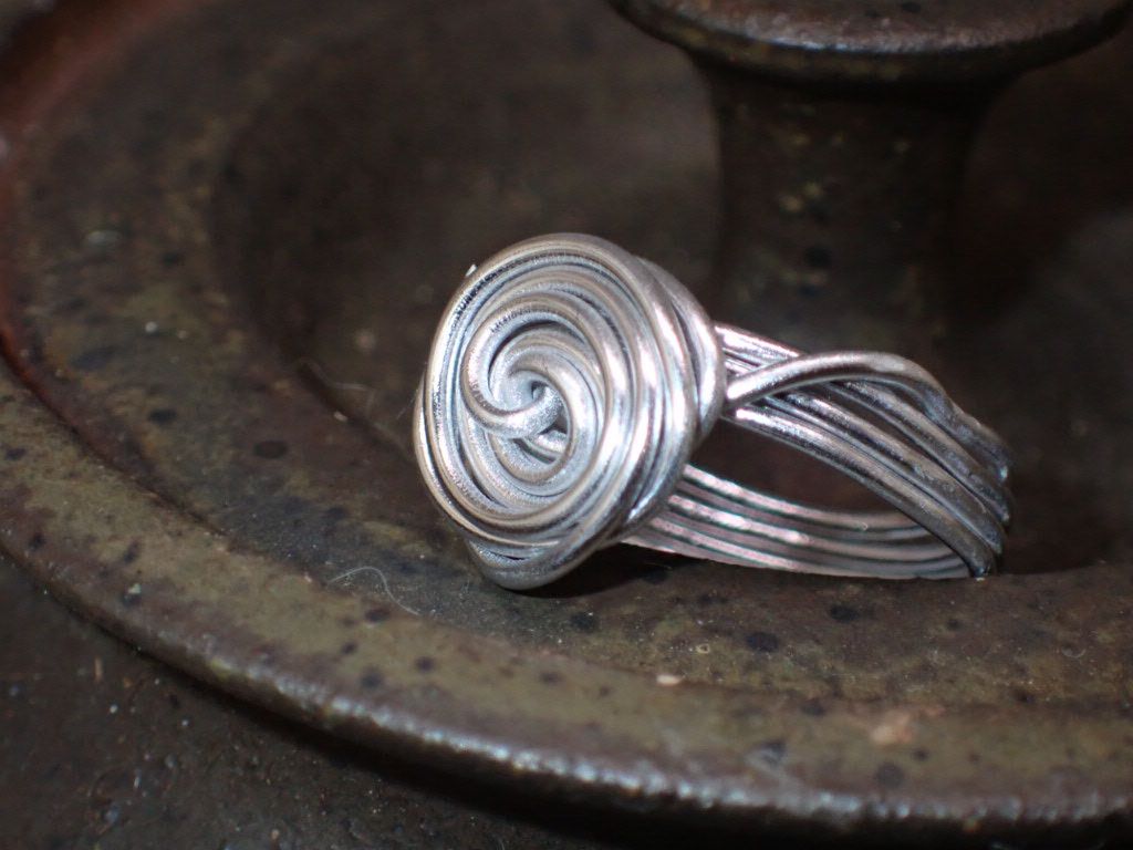 Wide Band Silver Wire Rosette - SIZE 6.5