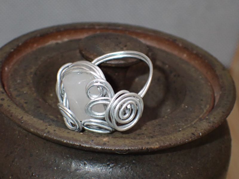 Rose Quarts Wire Ring  - SIZE 7.5