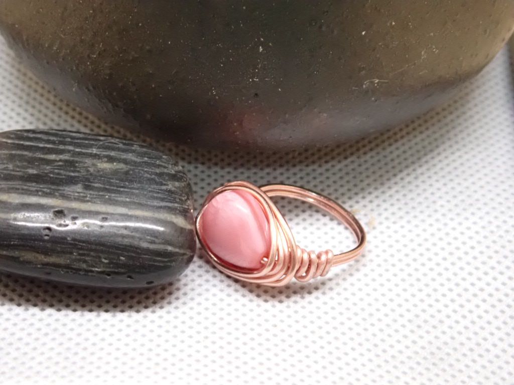 Pink Bead in Gold Wire Nest Ring - SIZE 6.5