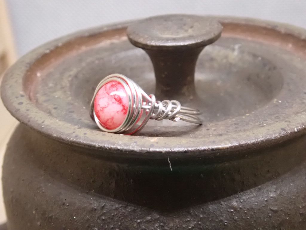 Salmon Glass Bead in Silver Wire Nest Ring - SIZE 7
