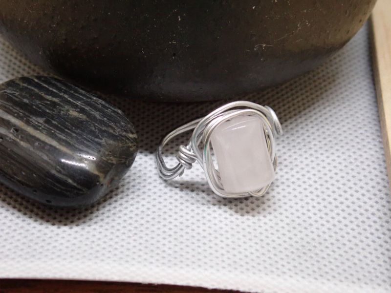 Rose Quartz Nugget in Silver Wire Ring - SIZE 7.5