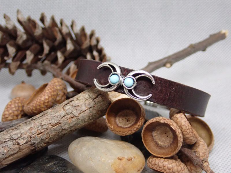 Dark leather bracelet with silver horseshoe and turquoise accents