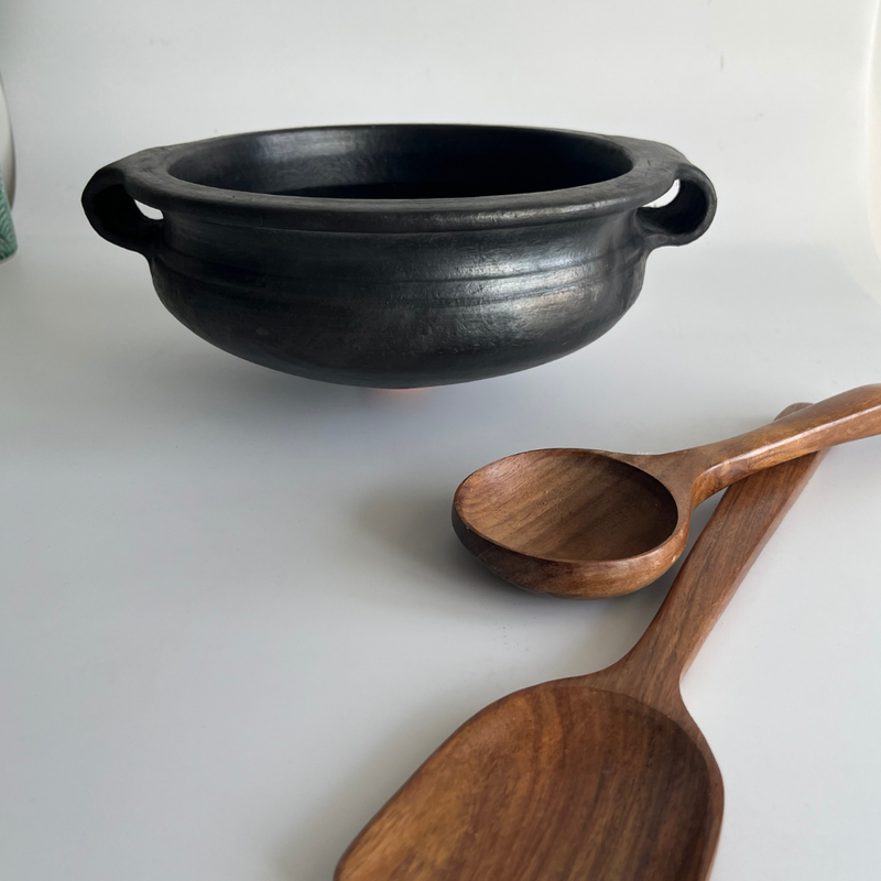 Pre Seasoned Black Clay Kathuruli With Side Ears