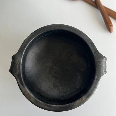 Pre Seasoned Black Clay Kathuruli With Side Ears