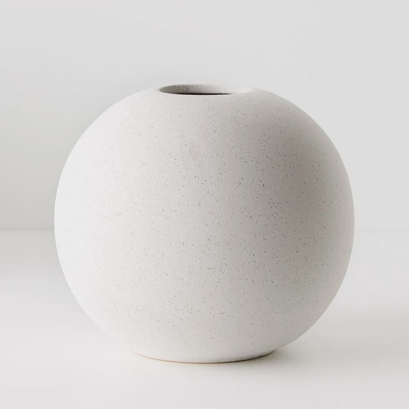 Vase Pilu	White	18.5cmh x 21.5cmd