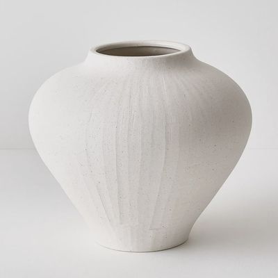 Lerato Pot	White Chalk	30cmh x 30cmd