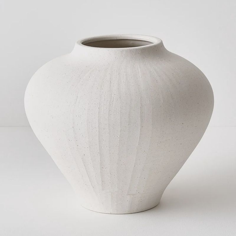Lerato Pot	White Chalk	30cmh x 30cmd