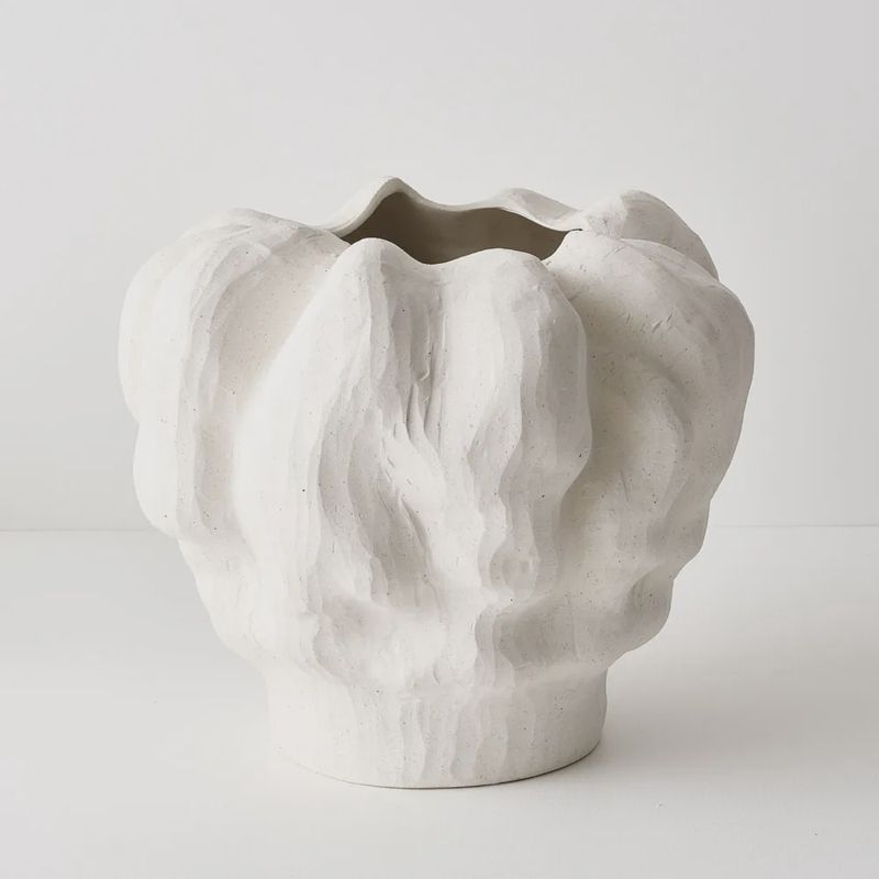 Pella Pot	White	31cmh x 34cmd