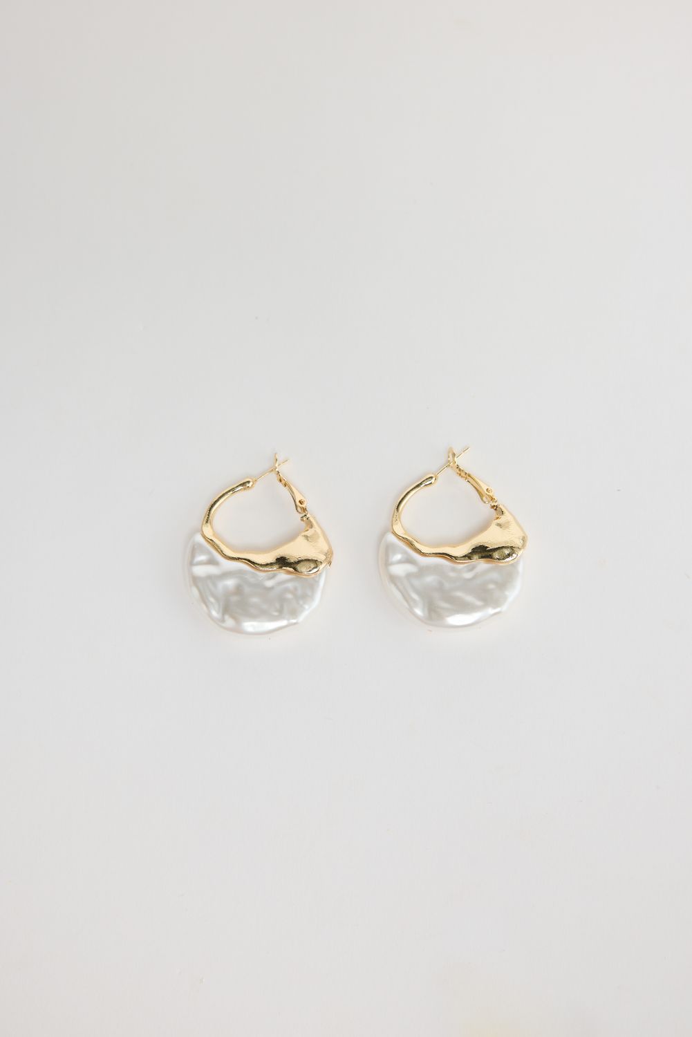 Connie Earrings - Pearl