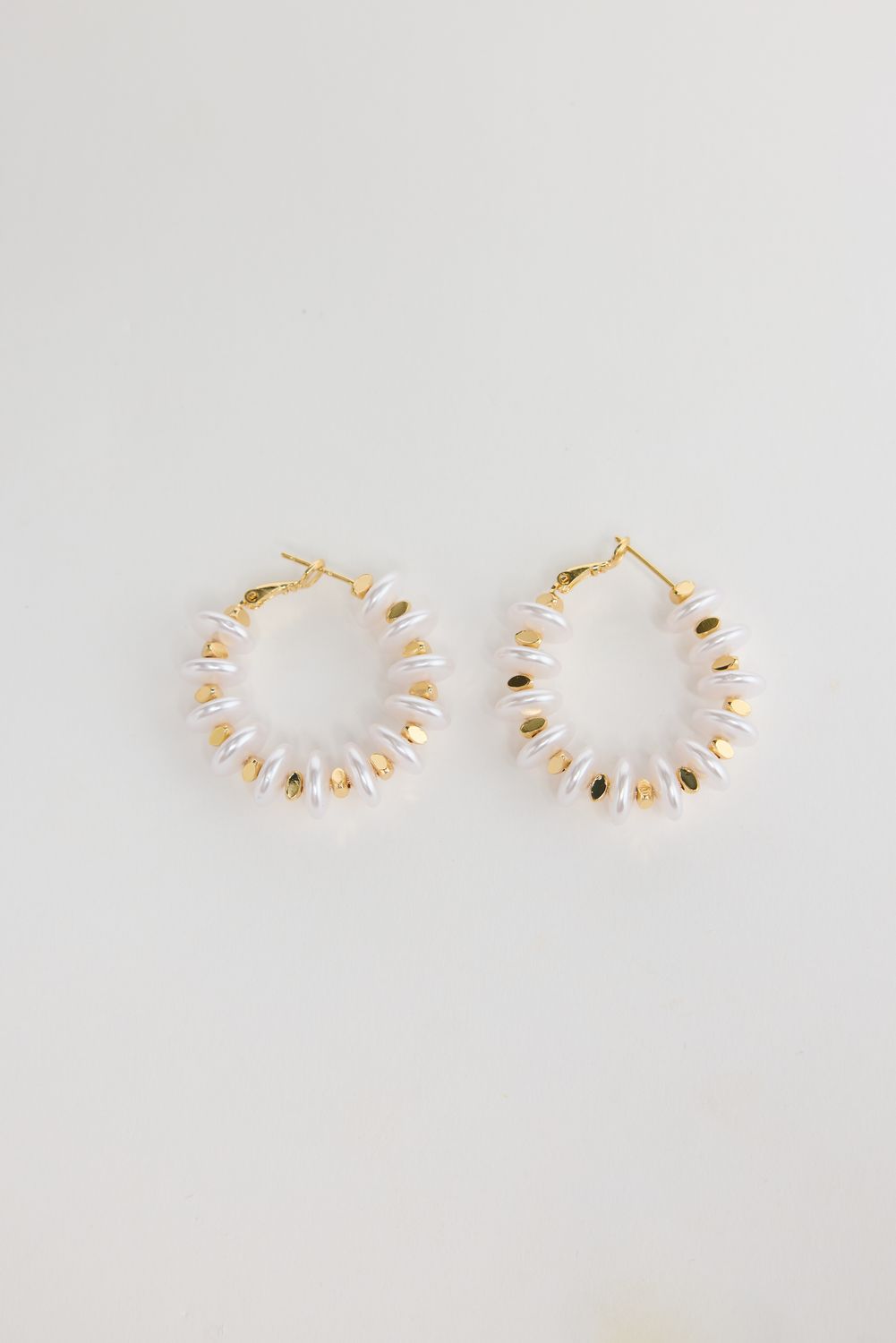 Isla Earrings - Pearl