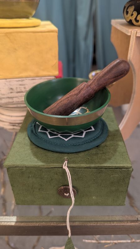 SINGING BOWLS HEART GREEN