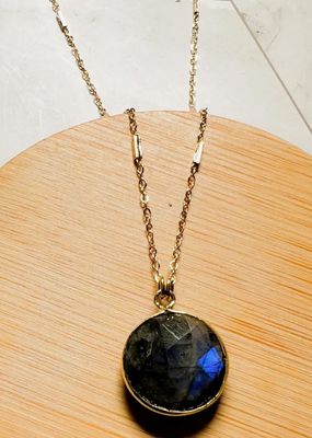 LABRADORITE CIRCLE NECKLACE