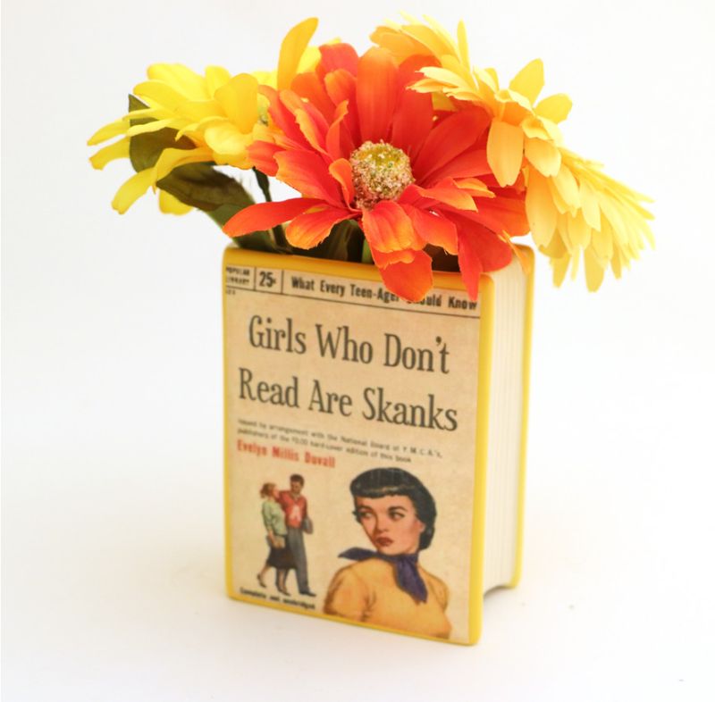 GIRLS WHO DON&#39;T READ ARE SKANKS