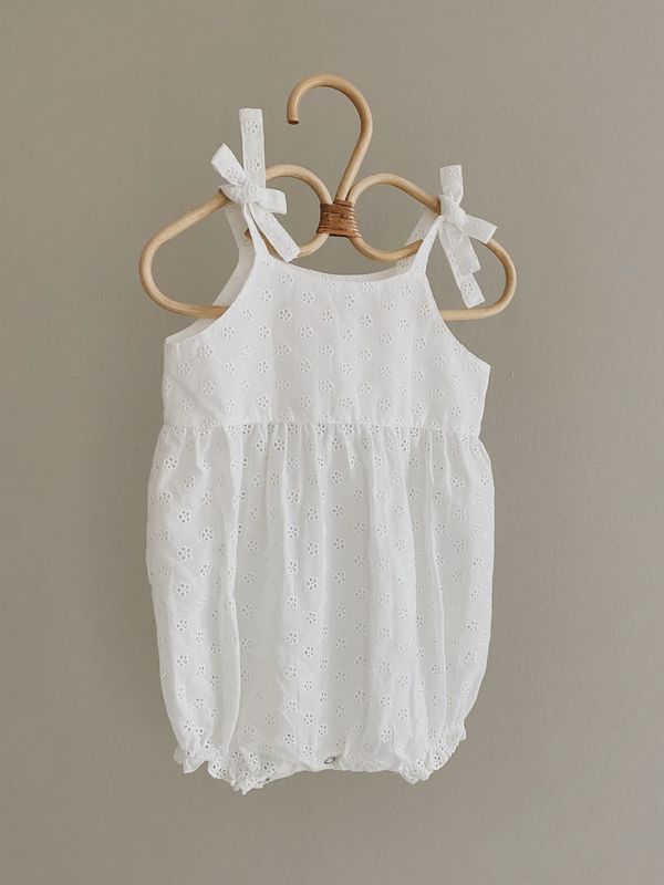Nina Strampler - Broderie Anglaise