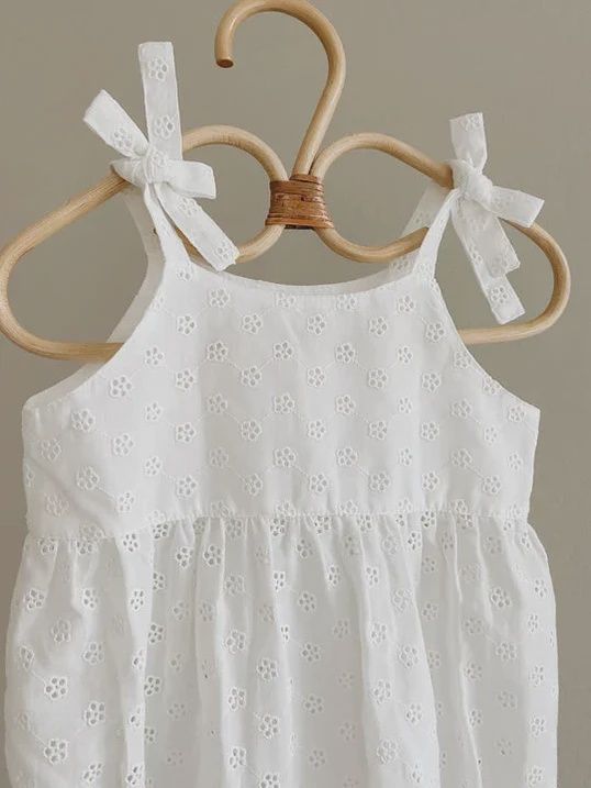 Nina Strampler - Broderie Anglaise