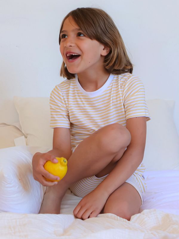 Pyjama-Set mit gelben Streifen Kurz