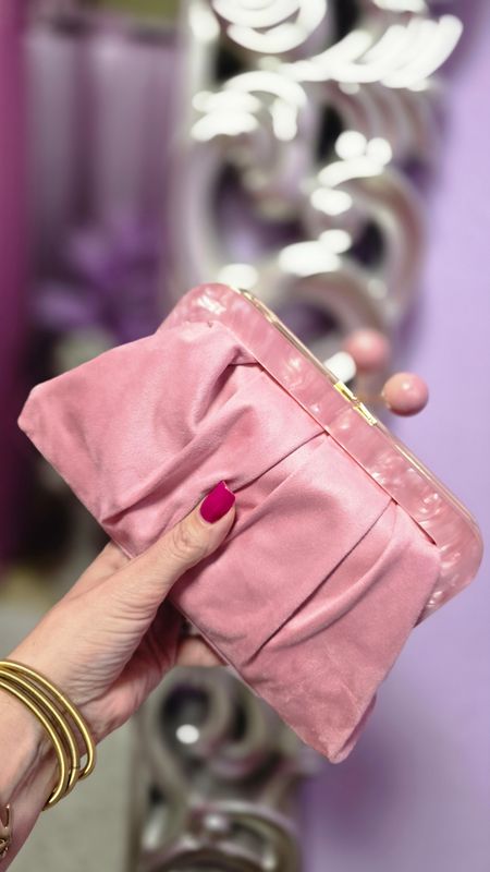 Bolso rosa ante monedero
