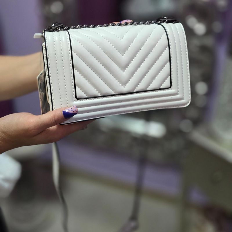 Bolso BLANCO cadena  negra