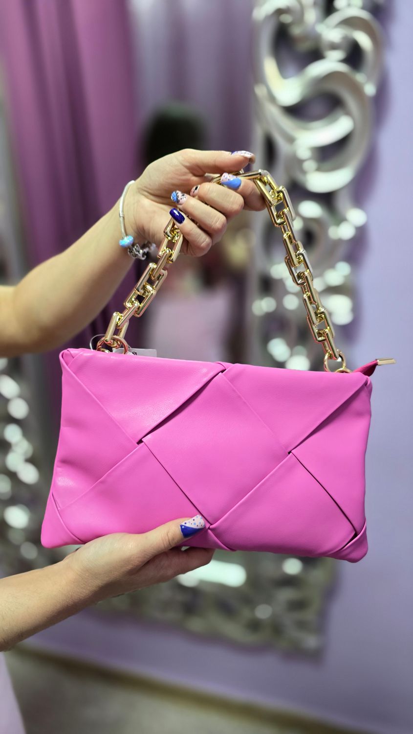 Cartera fucsia cadena decoración pasta