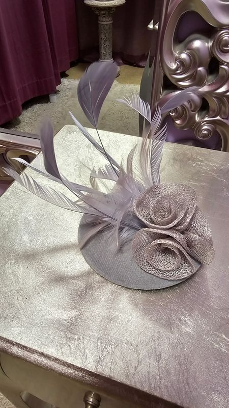 Tocado gris plata