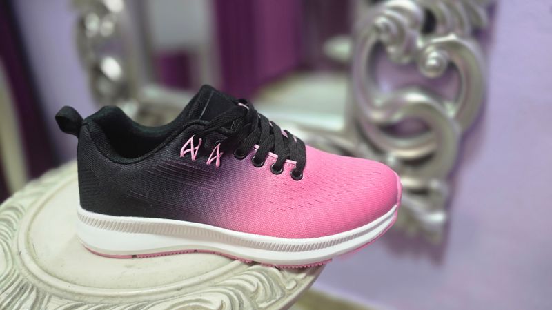 Zapatilla rosa/ negra degradada Zapatilla rosa/ negra degradada