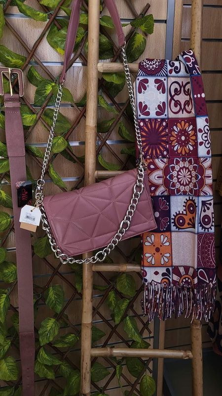 Bolso MAQUILLAJE cadena plata