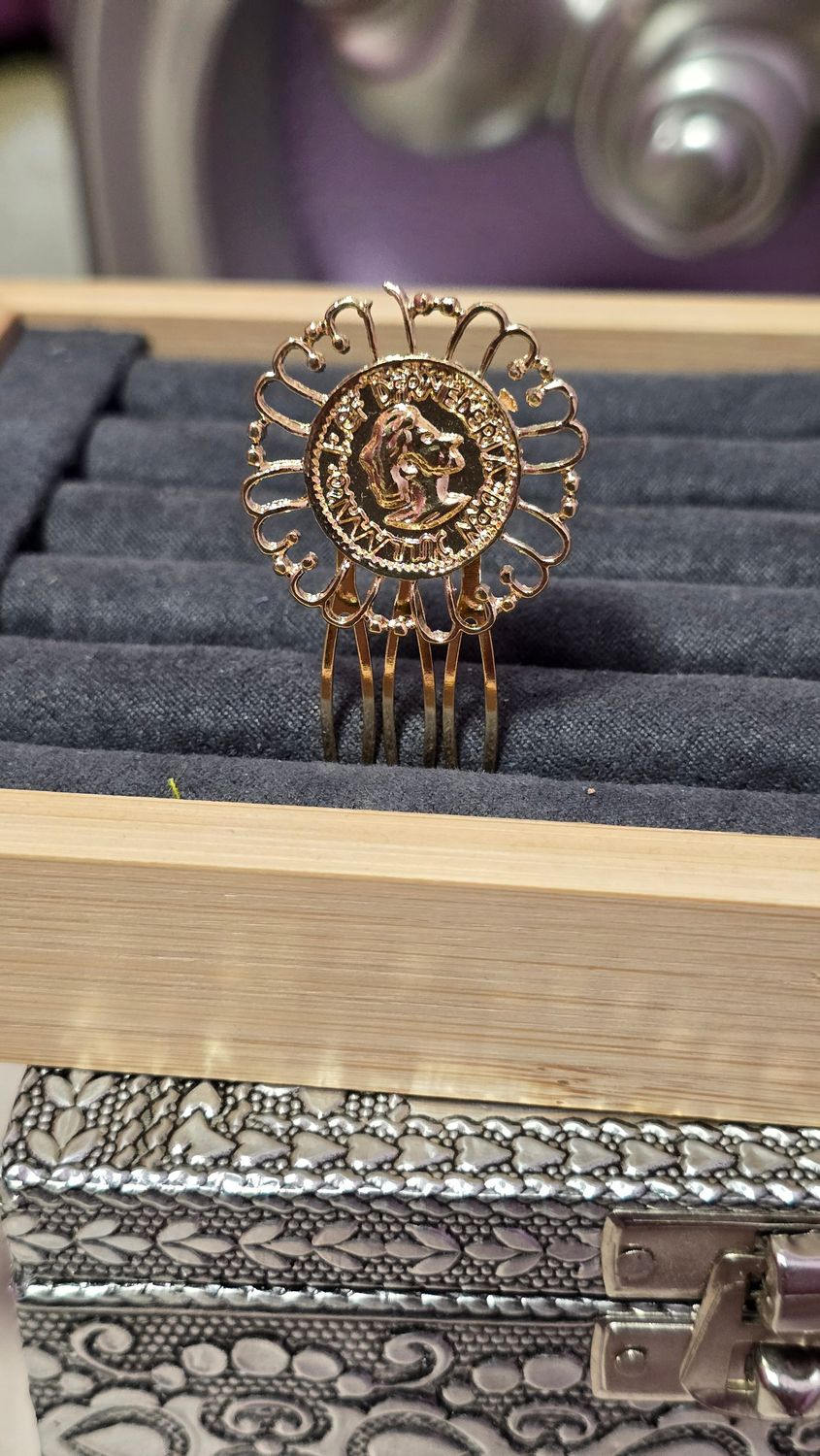 Peina moneda dorada